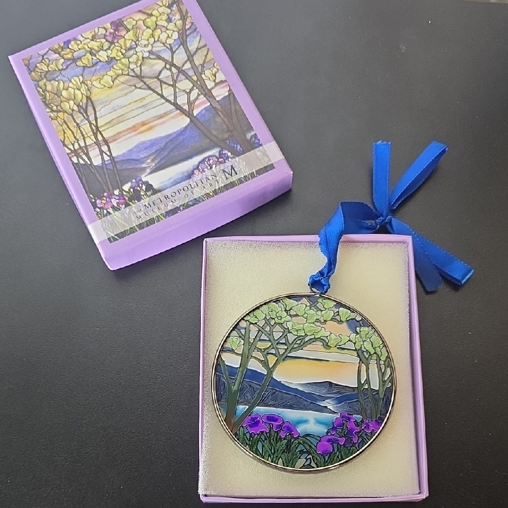 Metropolitan Scenic Ornament - Multicolor